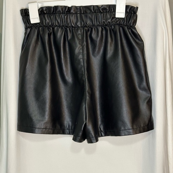 High waisted Black Faux Leather Women's Shorts size Medium - Picture 2 of 9